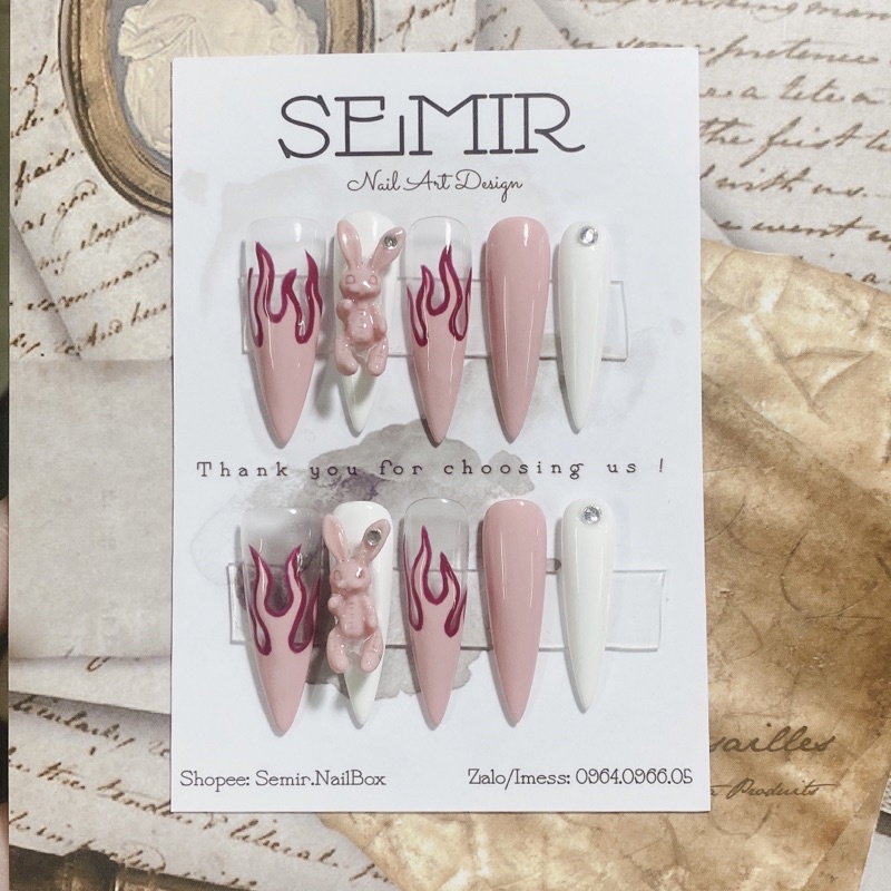 Với thiết kế độc đáo của Semir, NailBox Design là một sản phẩm tuyệt vời để giữ cho móng tay của bạn luôn trong trạng thái tuyệt đẹp. Cùng khám phá những kiểu móng tay thú vị với hộp móng tay này ngay hôm nay!