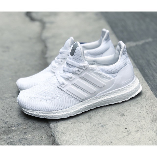 Ultra boost triple 2025 white 2.0 giá rẻ