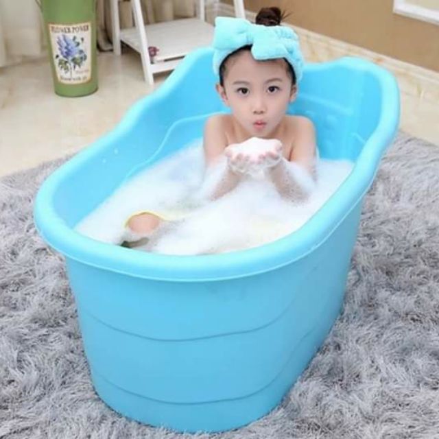 Bồn tắm nhựa trẻ em: Lựa chọn hoàn hảo cho giây phút vui vẻ và an toàn của bé