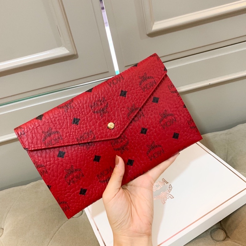 Mcm hot sale envelope clutch